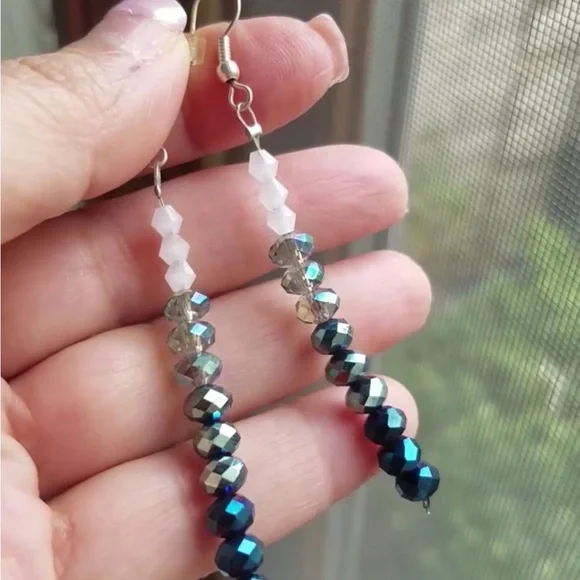 Swarovski Elements Linear Ombre Earrings Blue White Alabaster NEW - Picture 7 of 12